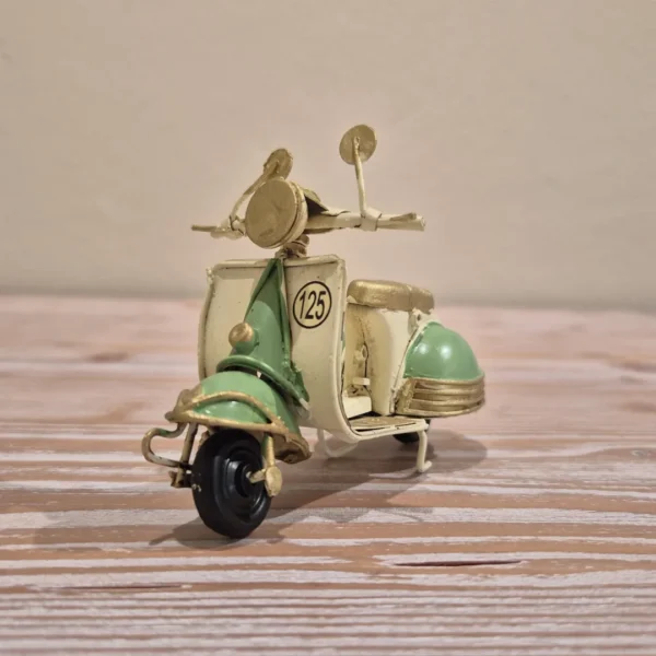Vespa Vintage in Plastica