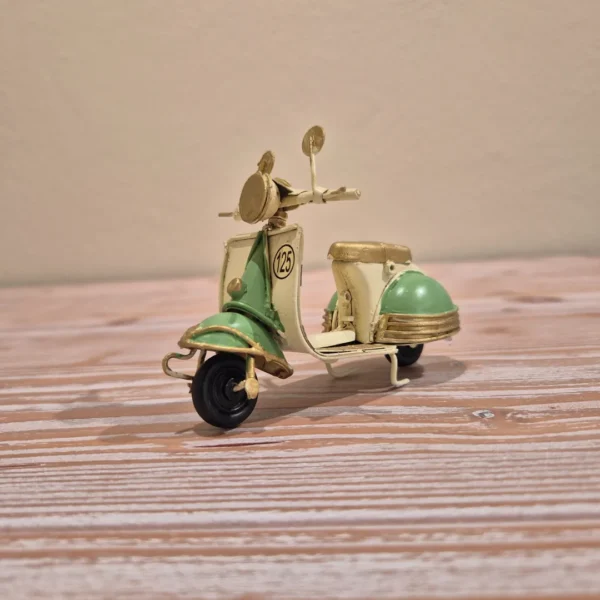 Vespa Vintage in Plastica